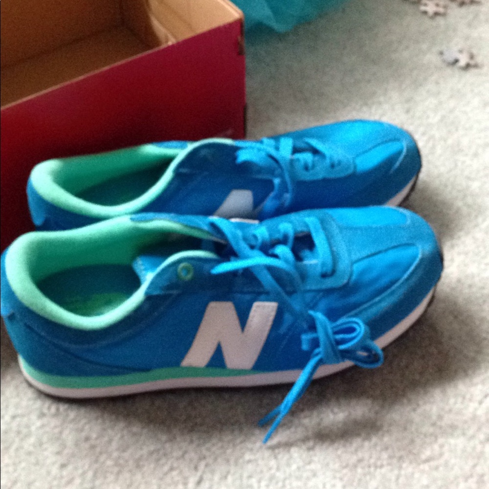 Never worn New Balance Neon Blue & Mint Green Shoe